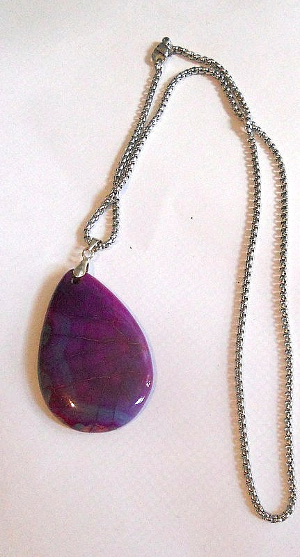 AGATE Pendant Purple teardrop 50x33mm on silver chain 20″long