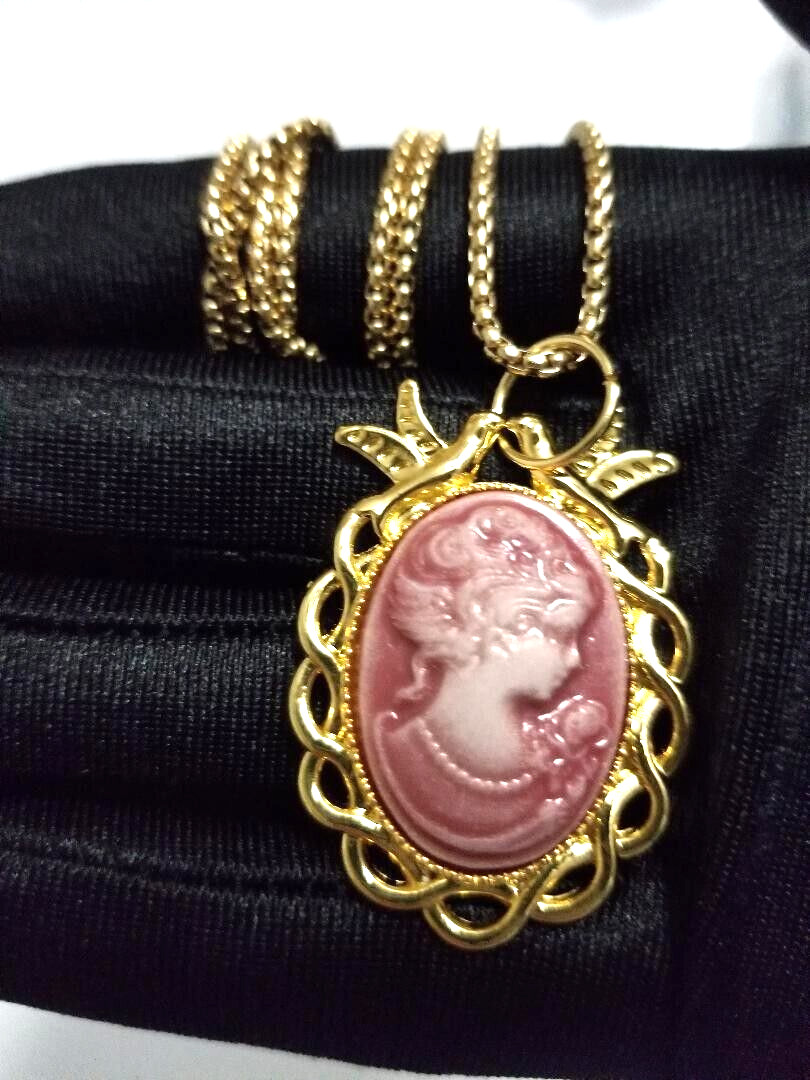 Cameo Pendants On 18K Gold-Plated Stainless-Steel Venetian Chain – Six Colors