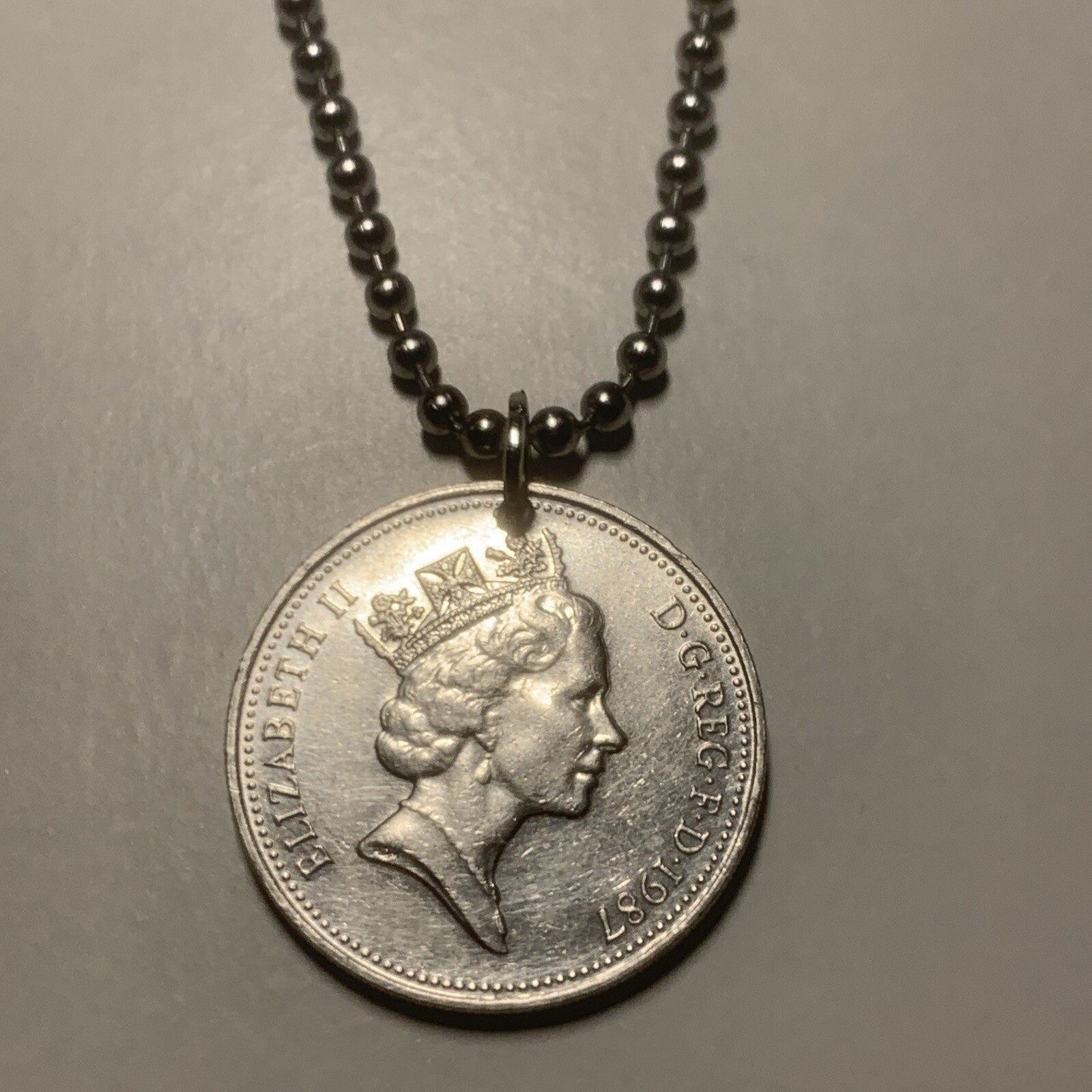 UK 5 Pence Coin Pendant Necklace. Elizabeth II 3rd portrait; large type. A1