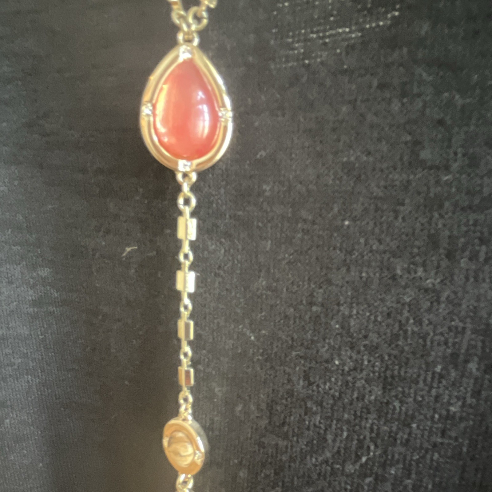 Gold Tone Y-Drop Lariat Necklace Pink Teardrop Bezel Pendant Tassel Bar Link