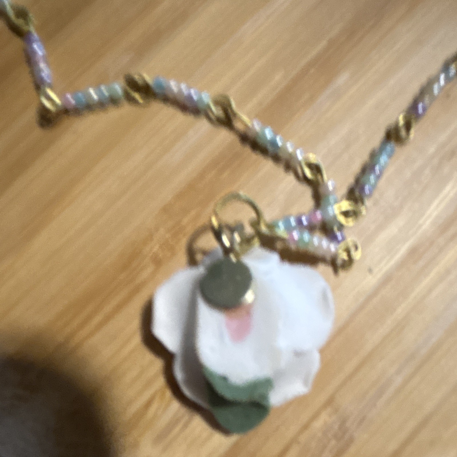 VTG Estate Gold Tone Beaded Chain Necklace Porcelain Rose Flower Charm Pendant