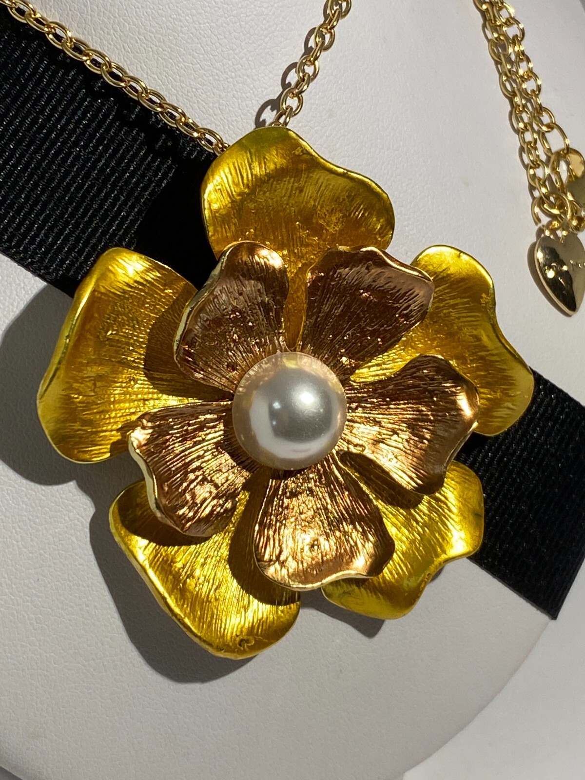 BETSEY JOHNSON LARGE GOLDEN WILD ROSE WITH PEARL CENTER PIN/PENDANT