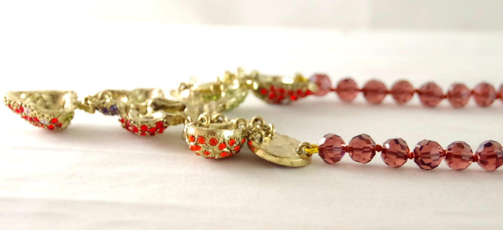 NWOT DESIGNER STYLE CRYSTAL RHINESTONE FRUIT COMPOTE STRAWBERRY DANGLE NECKLACE