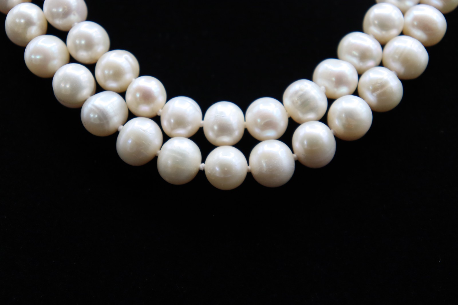 Beautiful Knotted 7-8mm Oval White Cultured Freshwater Pearl Necklace – App 35″