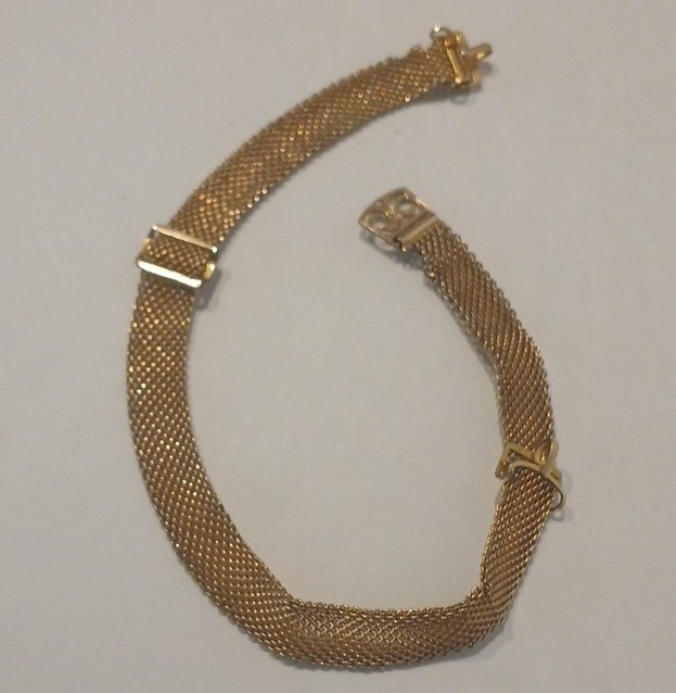 Gold Tone Metal Mesh Chain Style Necklace Box Clasp Closure No Gemstones