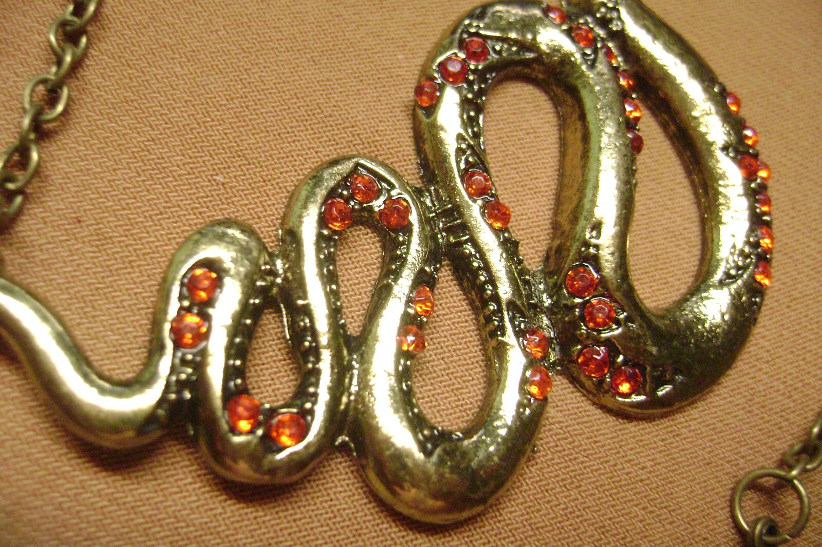 NWT- BETSEY JOHNSON RED CRYSTAL SNAKE GOLD TONE PENDANT NECKLACE -USA SELLER