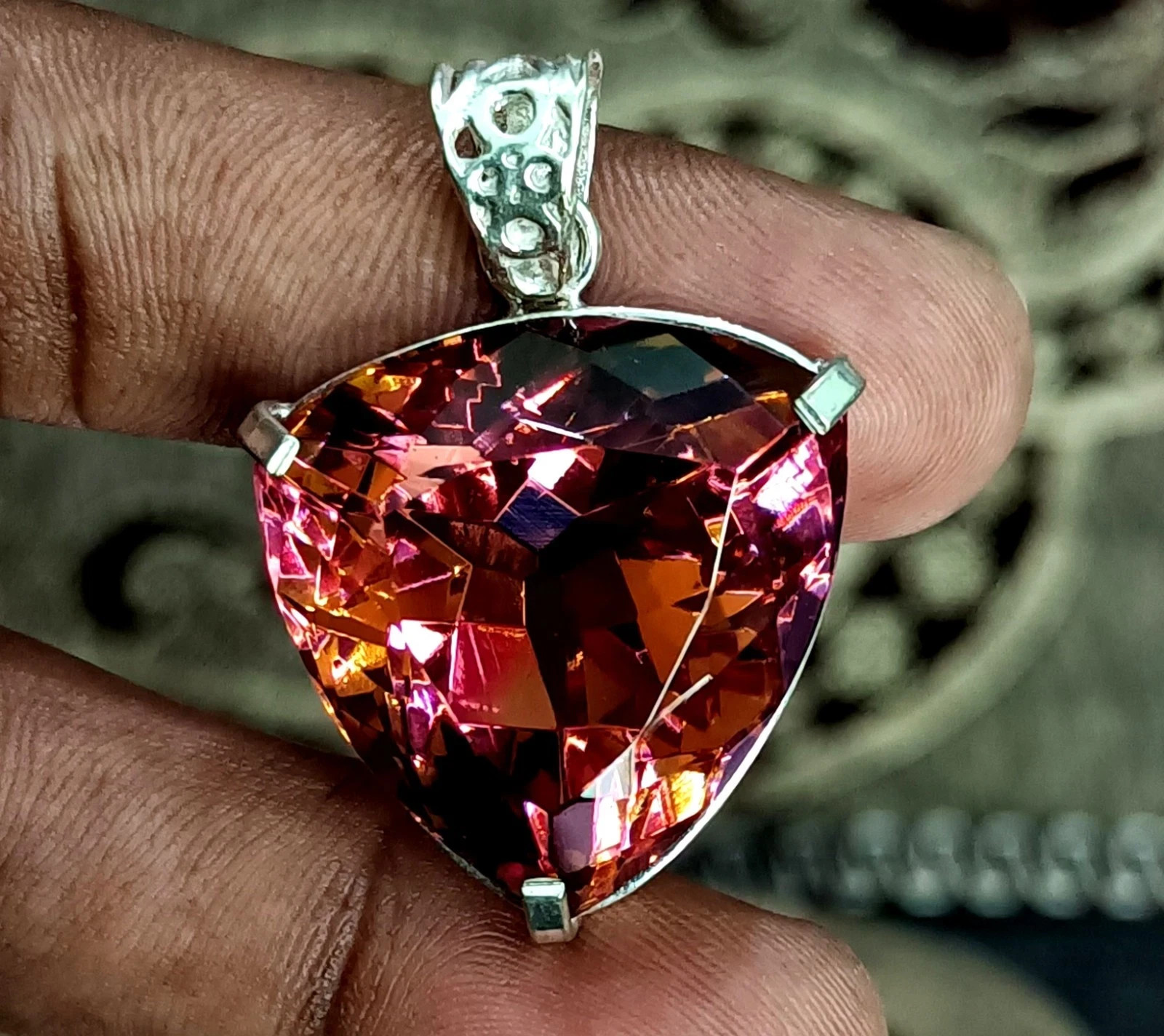 Certified 82.85Ct Natural Zultanite 7 Color Trillion Pendant 925 Silver Gemstone