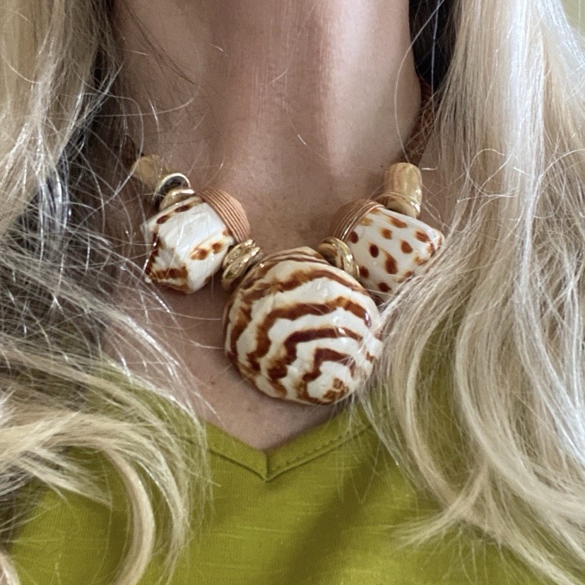 Large Shell Necklace Piper K 17-20” Gold Tone White & Carmel Color