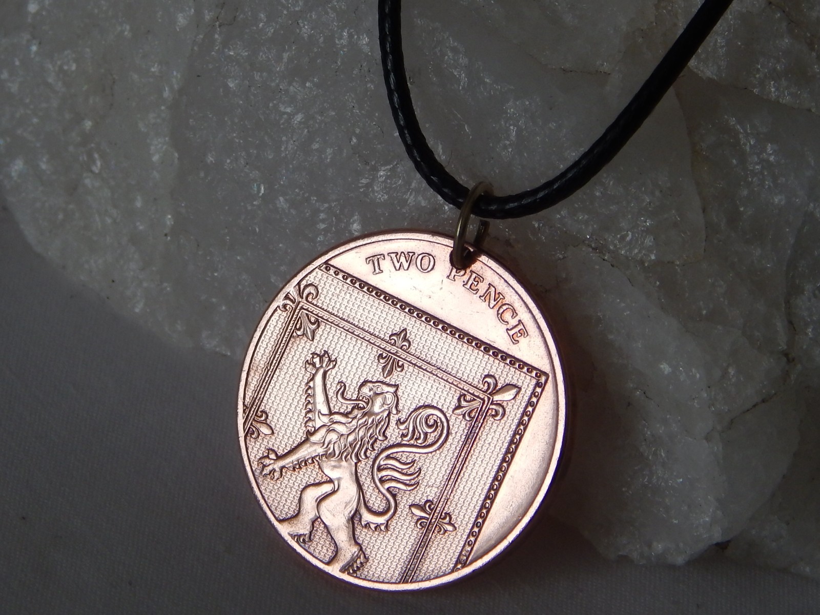 2014 Britain 2 Pence Coin Pendant Necklace Lion #523