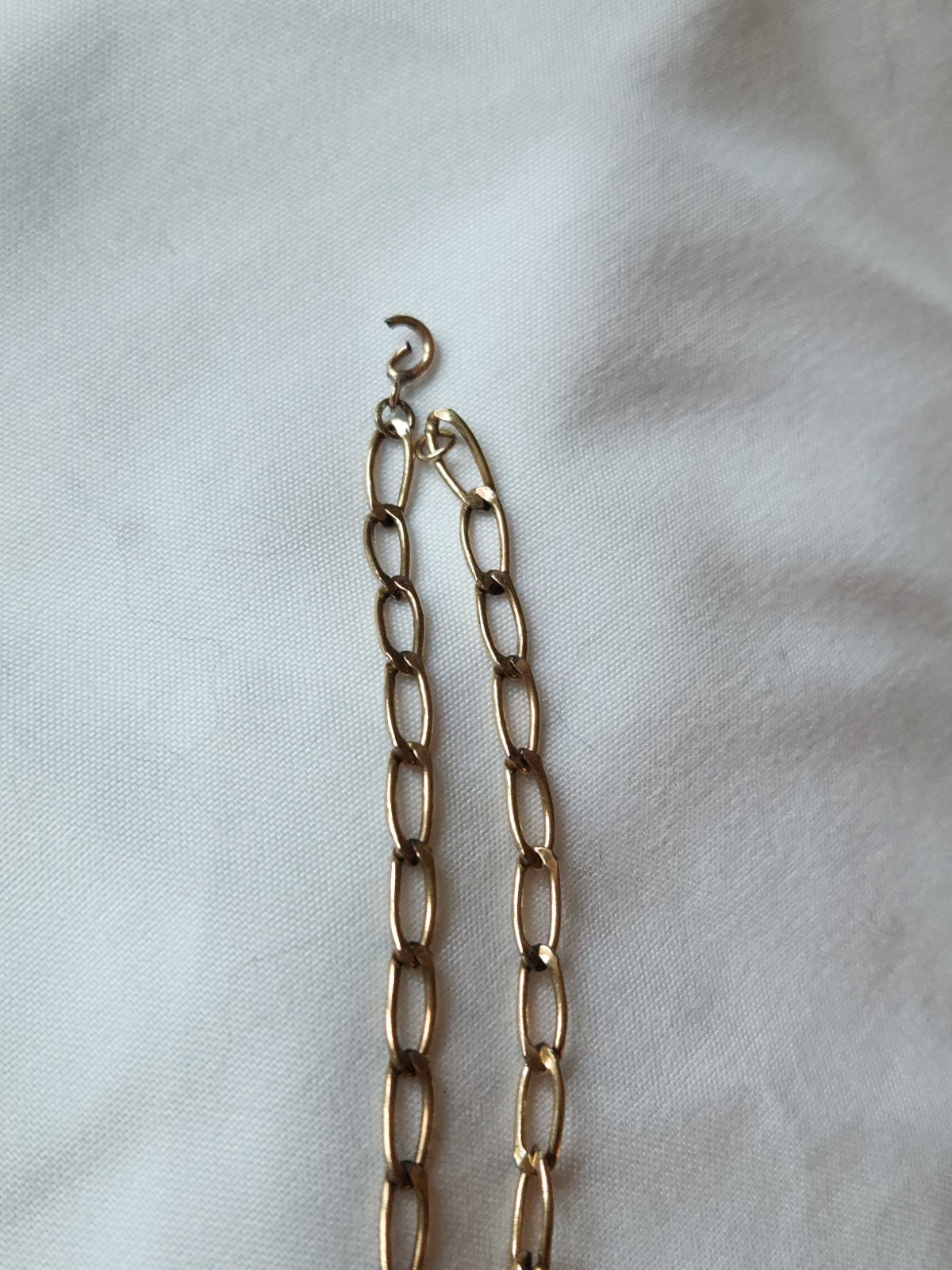 Gold Tone Oval Link Necklace Broken Closure (Unknown Metal)