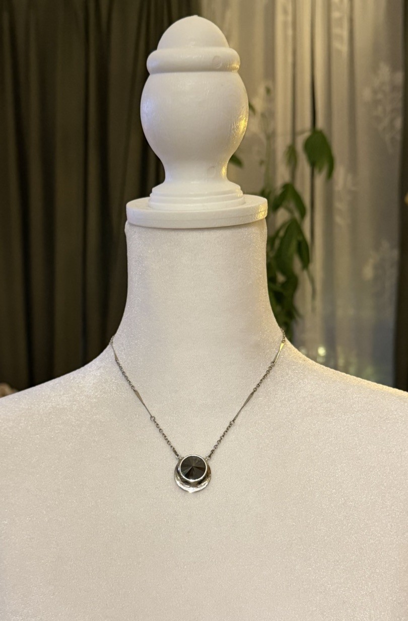 Vintage Sarah Coventry Silver Metal Chain Necklace Round Black Bezel Pendant
