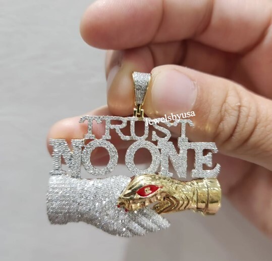Men’s Classy “TRUST NO ONE” Real Tester Passing Moissanite Charm Pendant 925 SS