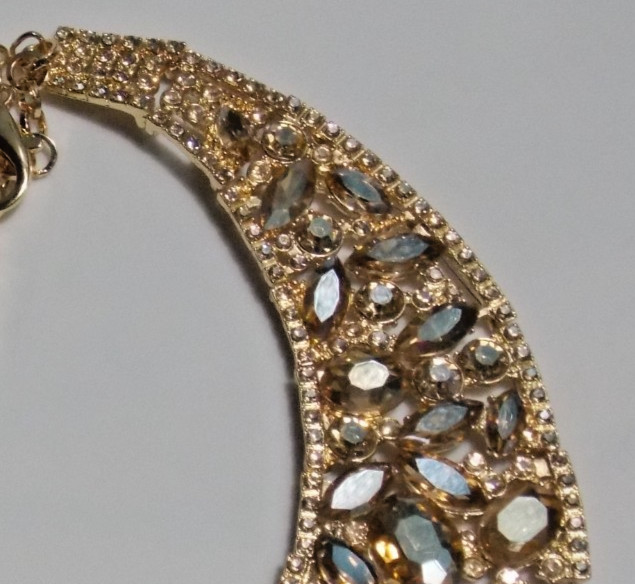 ISAAC MIZRAHI CLEAR CRYSTAL COLLAR NECKLACE GOLDTONE