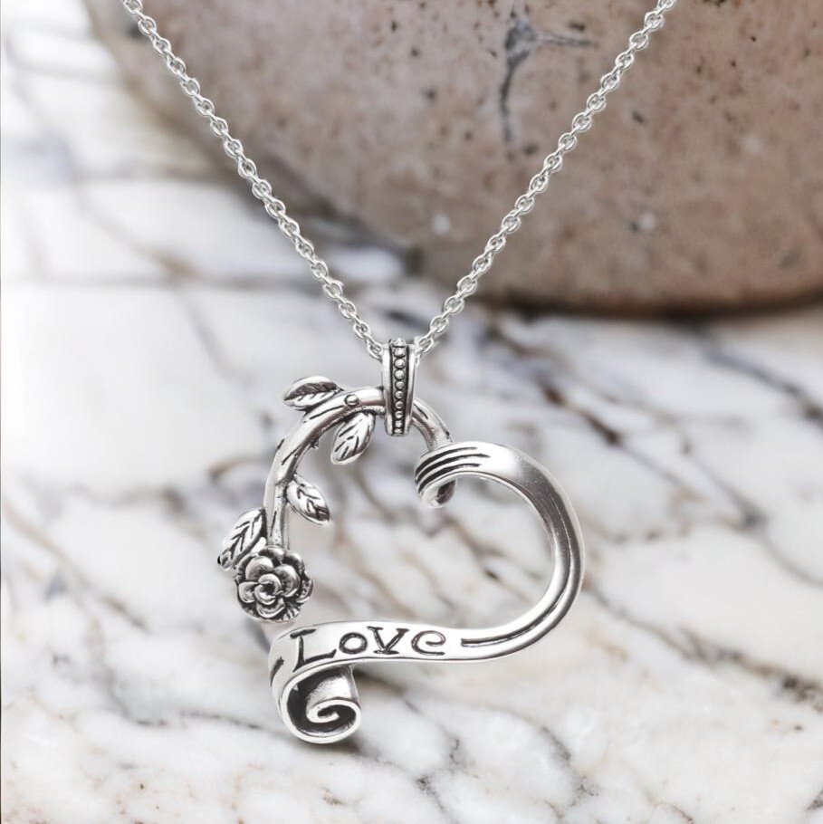 Controse Rose Garden Heart Necklace Stainless Steel Engraved Love Pendant