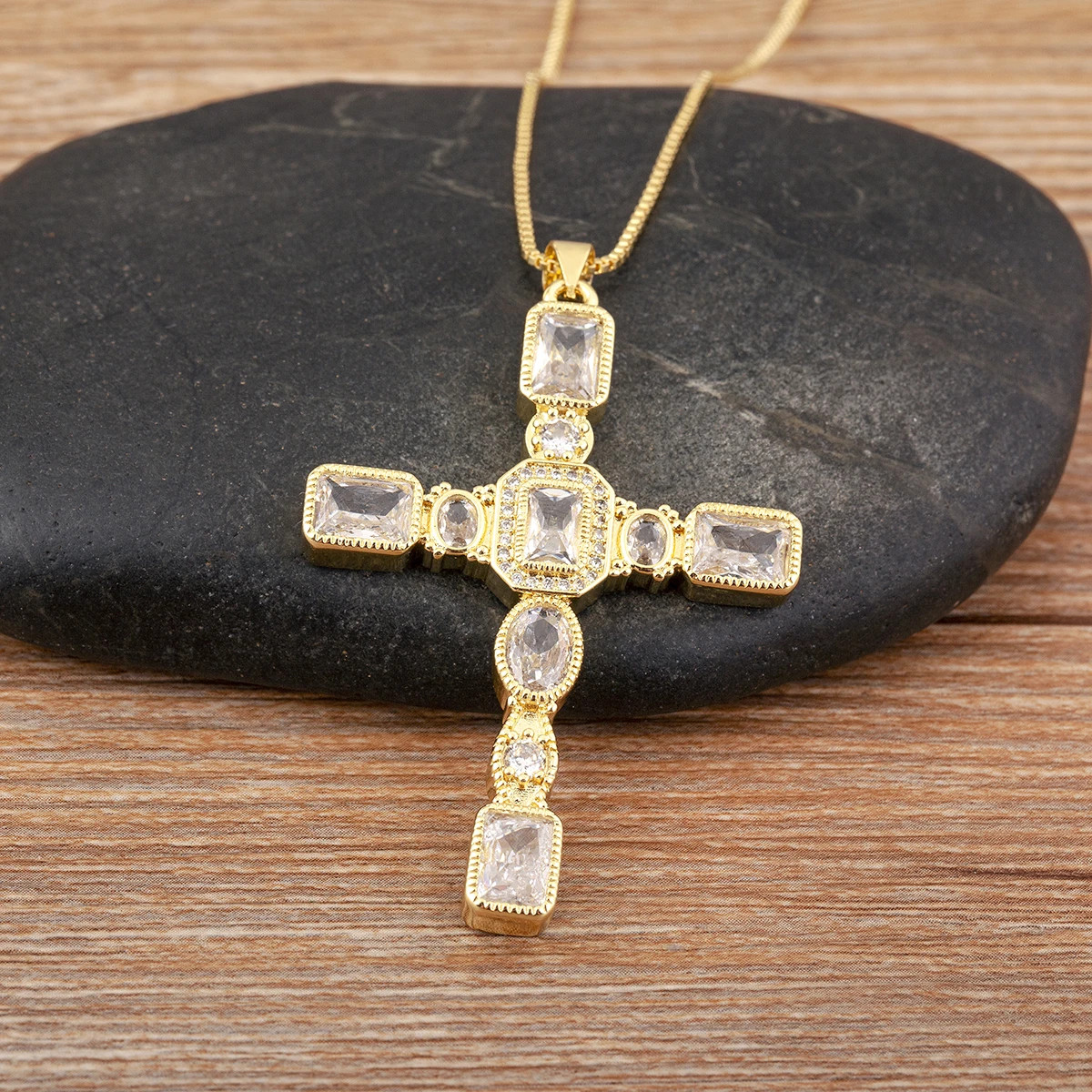Hot Sale Religious Style Cross Pendant Necklace For Female Male Copper Pav
