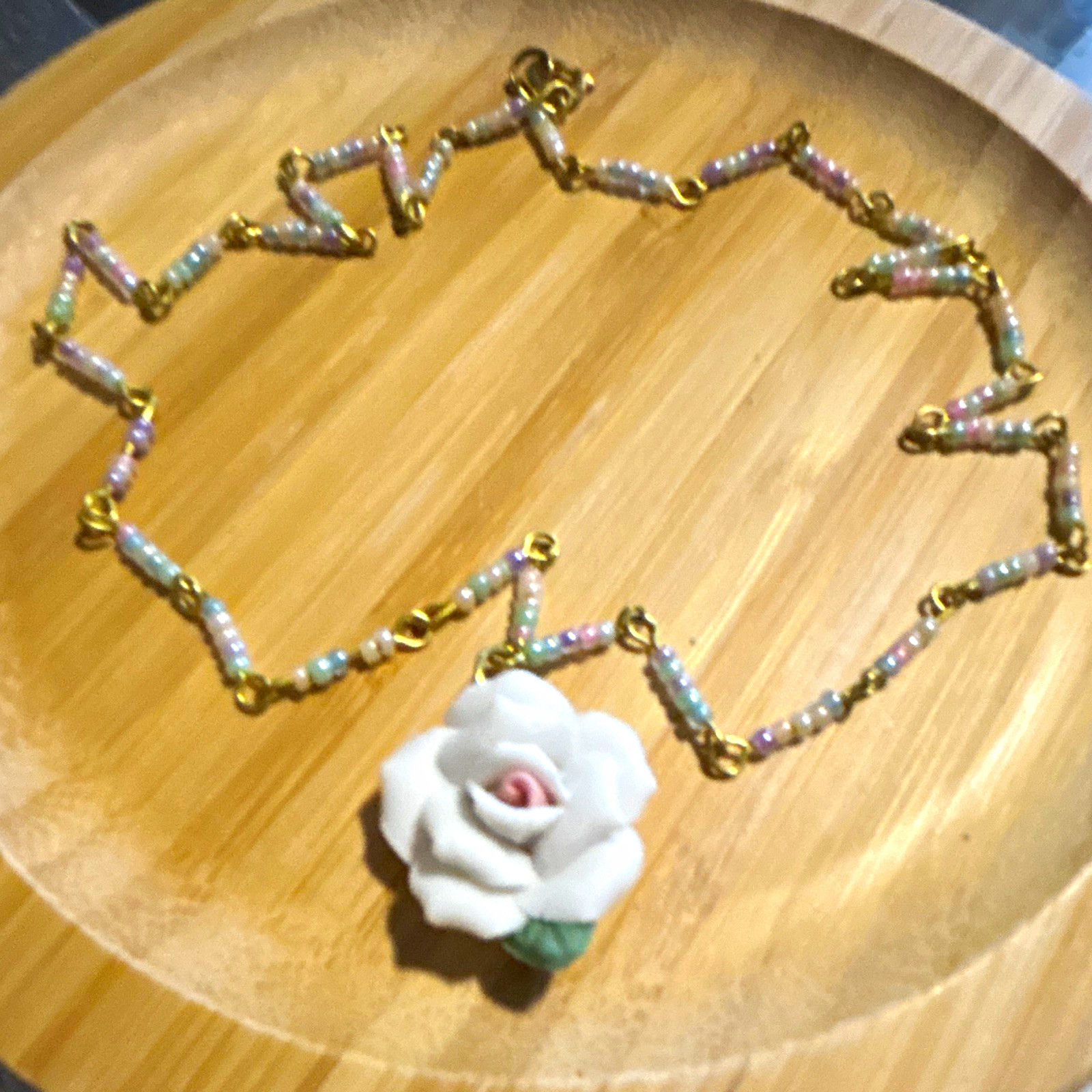 VTG Estate Gold Tone Beaded Chain Necklace Porcelain Rose Flower Charm Pendant