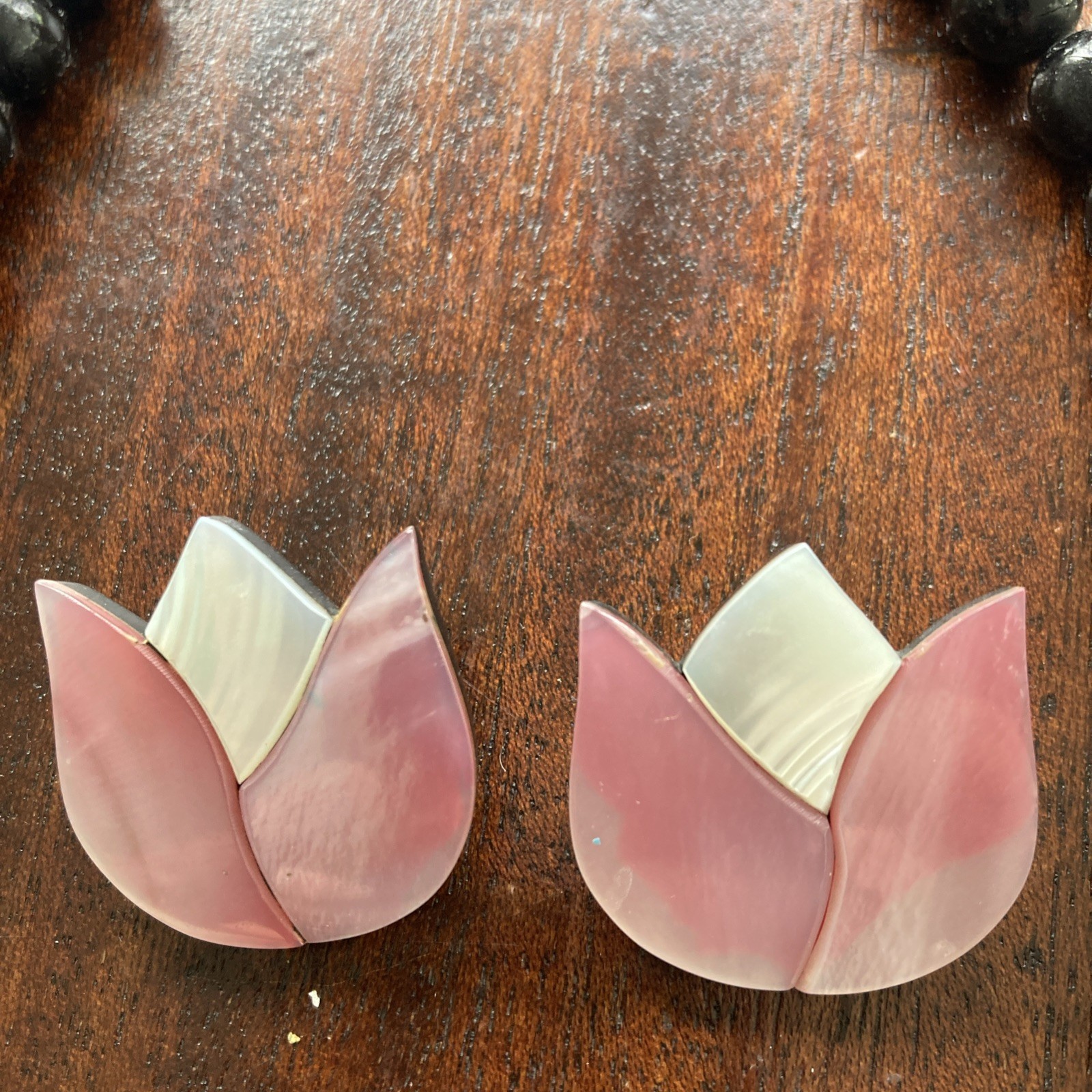Vintage Carved Mother of Pearl Lotus Flower Shell Pendant with pierced earrings
