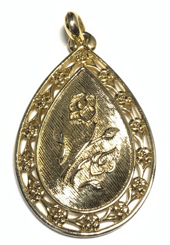 Gold Tone Rose Pendant LP110
