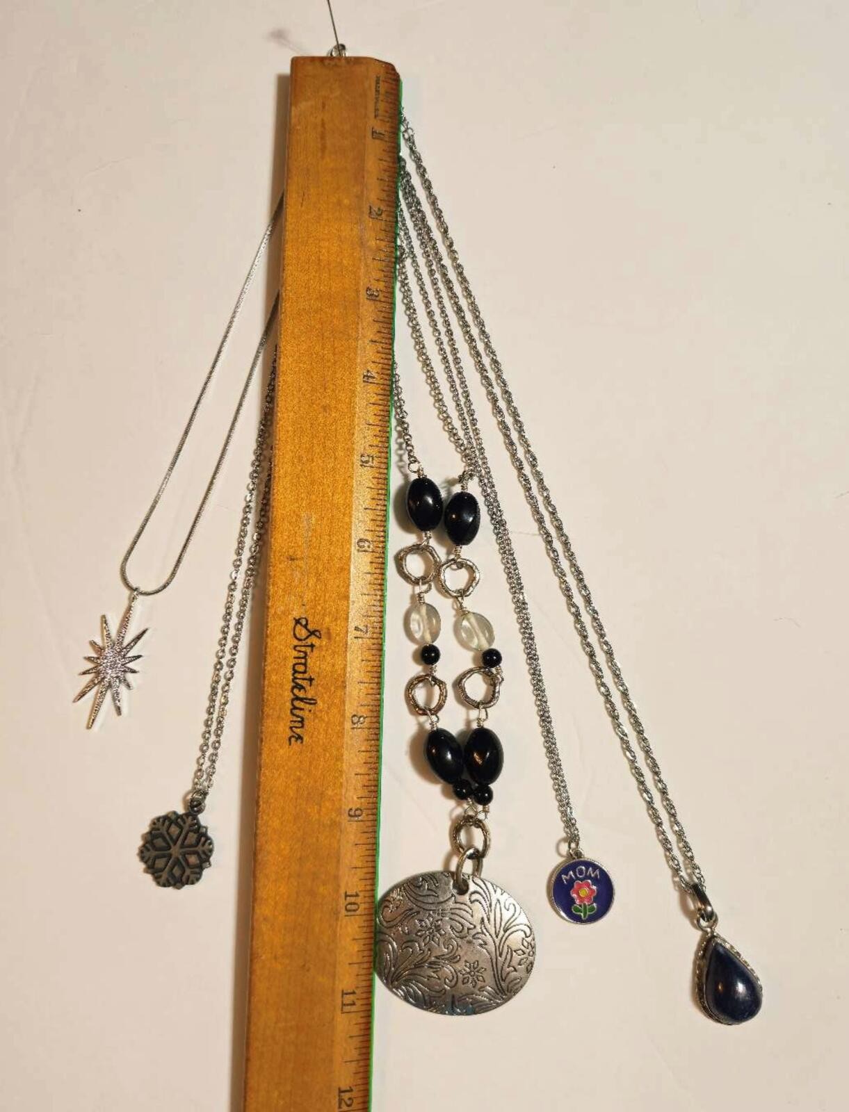 Lot Of 16 Necklaces Various Sizes 14″ to 36″