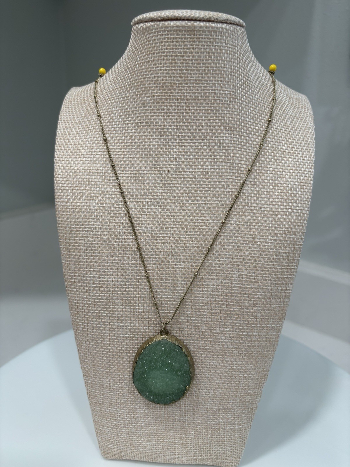 Charming Charlie Gold Tone Cable Chain Green Oval Agate Pendant Signed 18-20in