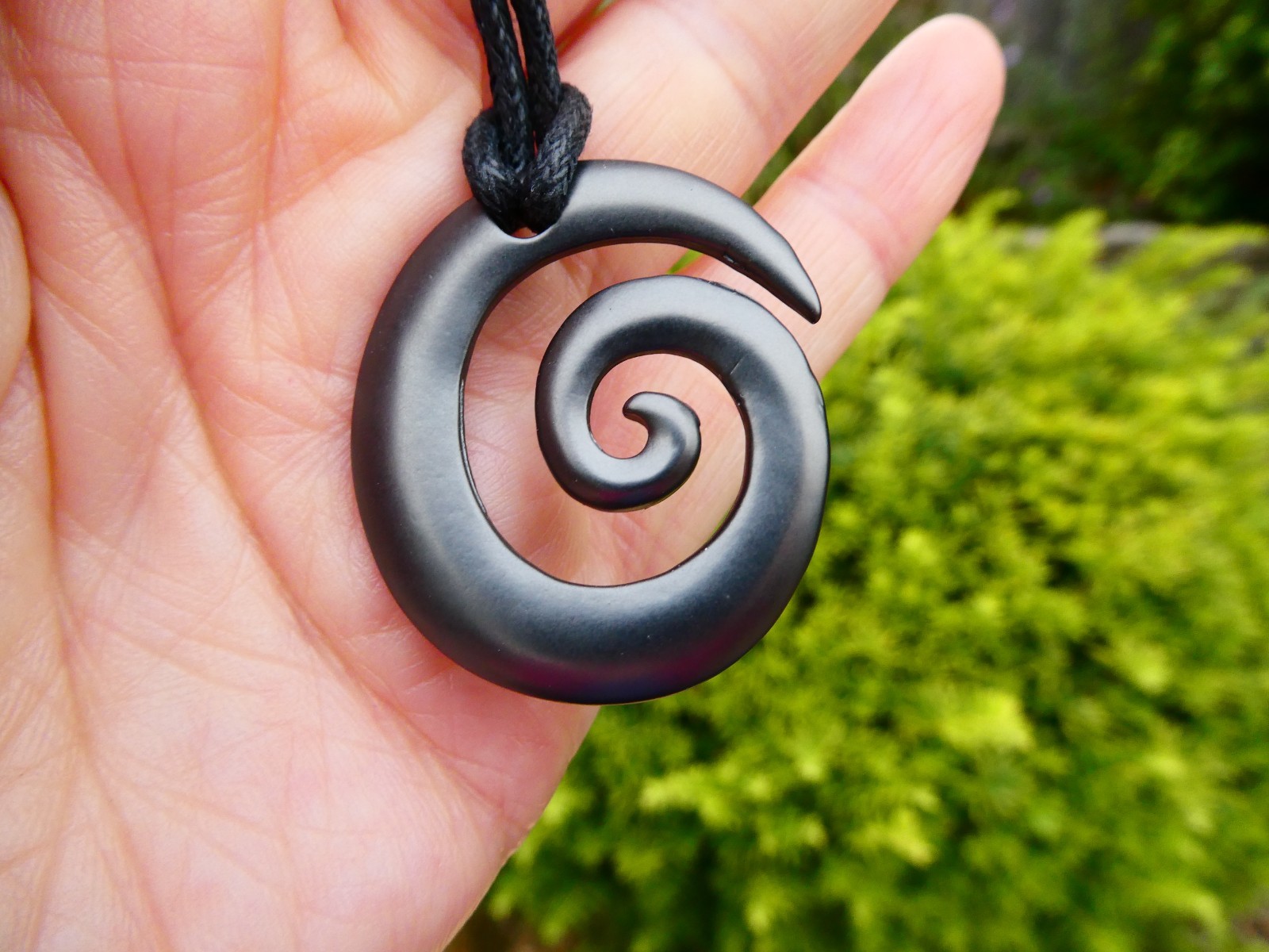 New Zealand Abalone Paua Maori Spiral Pendant On 18″/46cm Cord Necklace