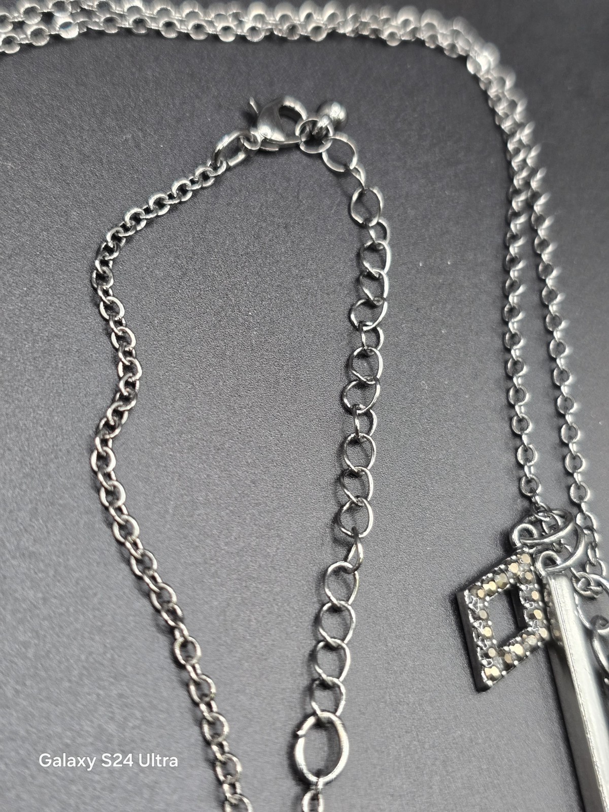 Contempo Style Crystal Pendant Fashion Silver Tone Necklace 20 Inches
