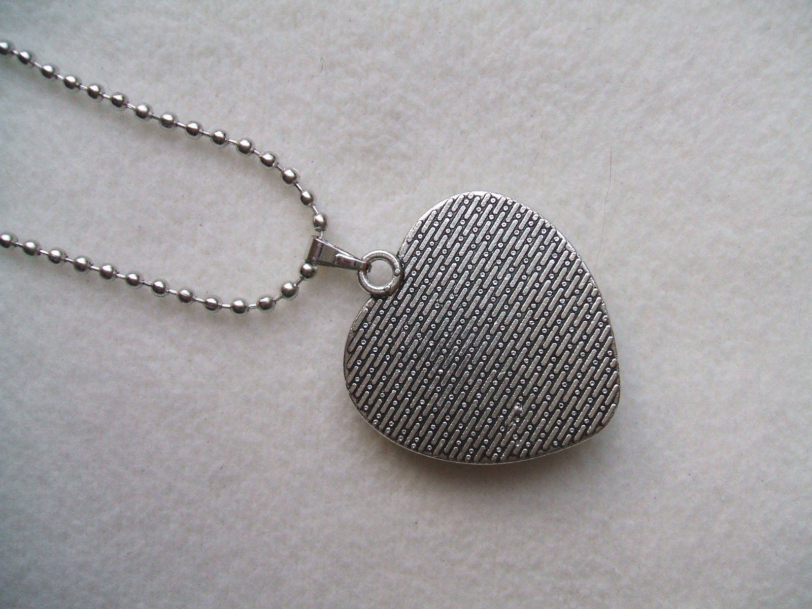 MOON & BACK PENDANT – HEART SHAPED GLASS CABOUCHON, 25″ ball chain (MBP3)