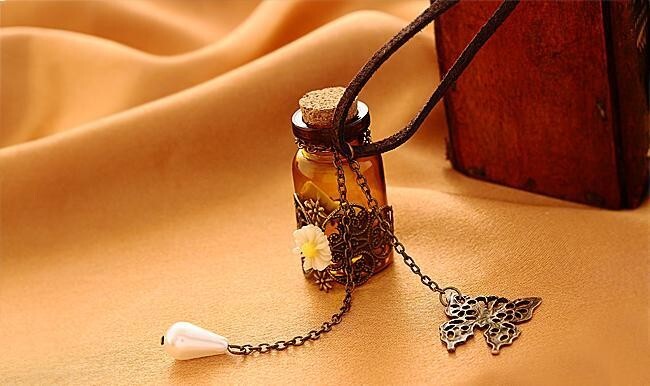 Wishing Little Retro Bottle Auspicious Pendant Butterflower Long Train Necklace