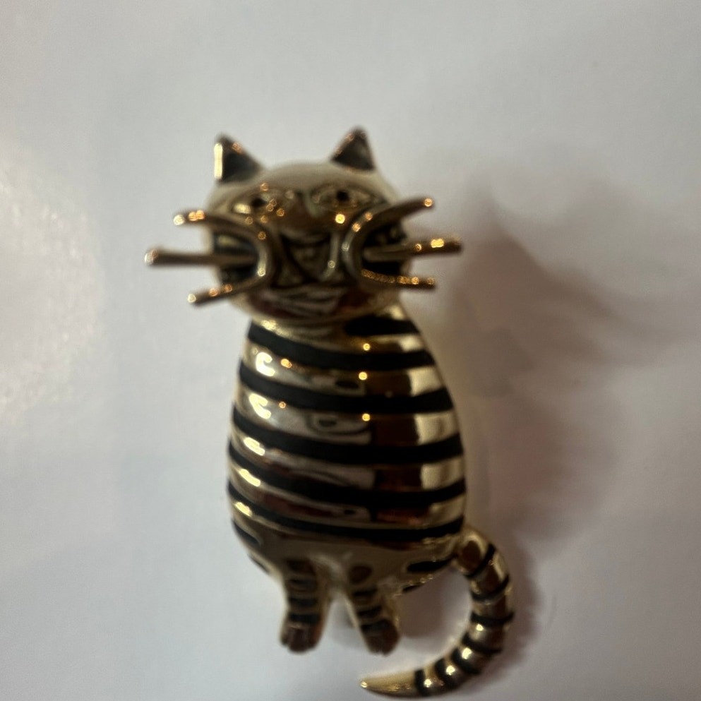 Vintage tabby cat pendant with black stripes retro whimsical