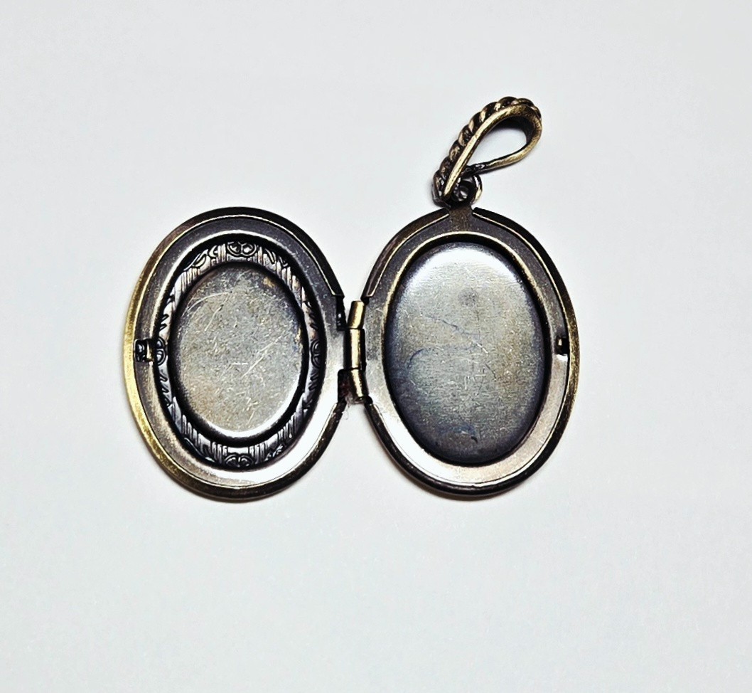 Hand Painted Bird Oval Locket Pendant Vintage Brass Floral Photo Frame Mix 4
