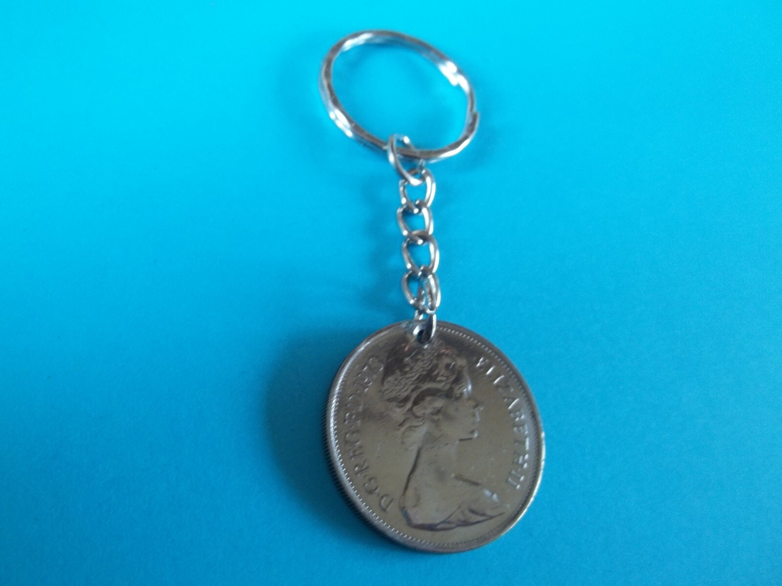 TEN PENCE COIN – ENGLISH CROWNED LION – SILVER KEY RING/CHAIN – 1968 to 1980
