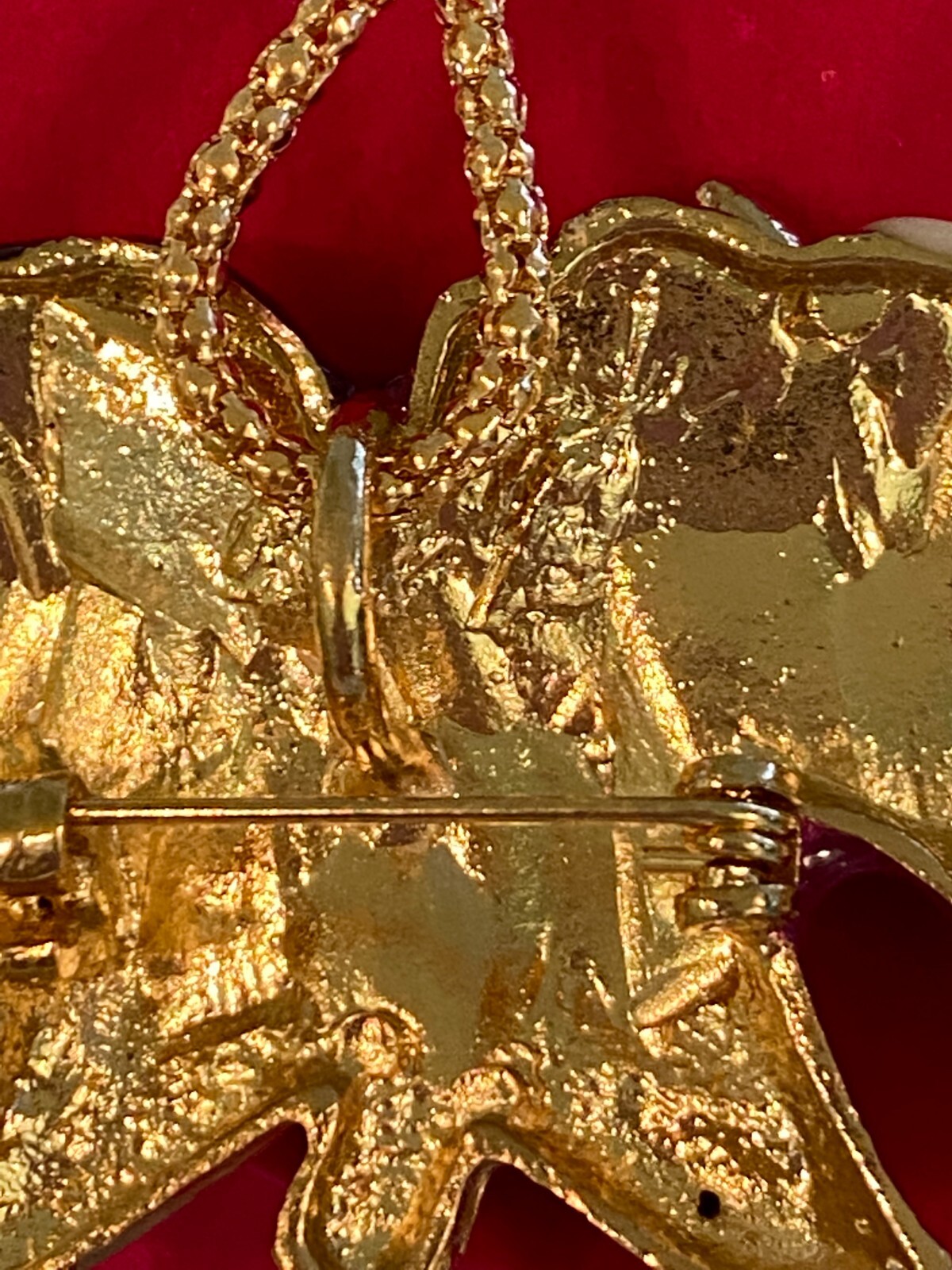 BETSEY JOHNSON PENDANT GOLD TWO ENAMELED HORSE HEADS HEART DANGLE PIN/PENDANT