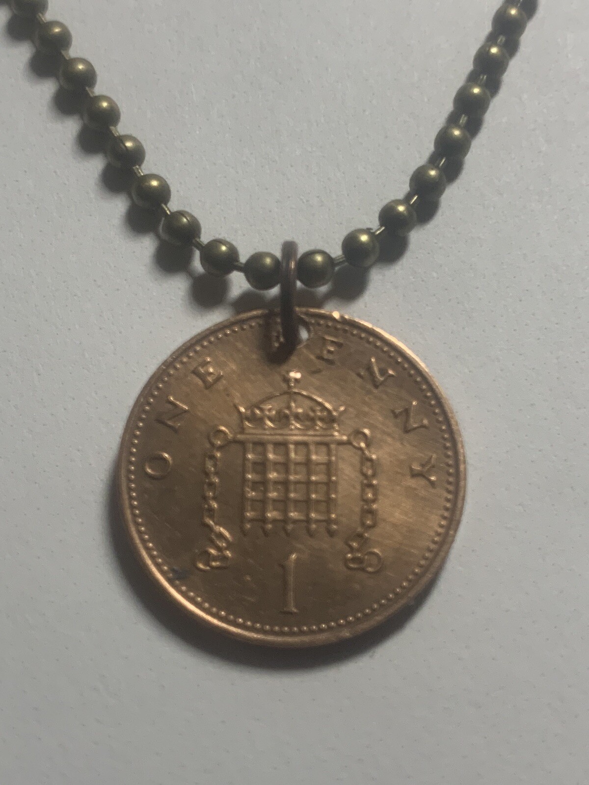 1988 United Kingdom Coin Pendant On 24” Chain British Queen Elizabeth. 🔥