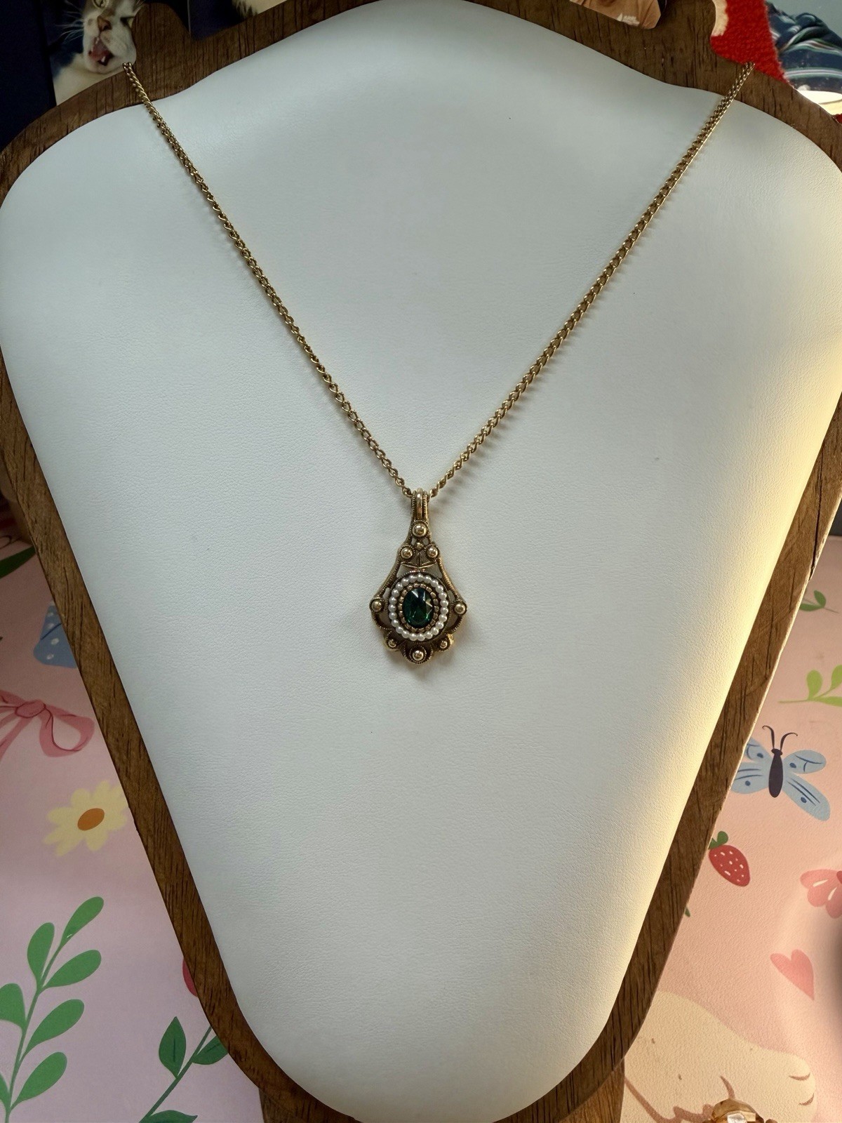 Vintage Avon 70’s Versailles Pendant Gold Tone