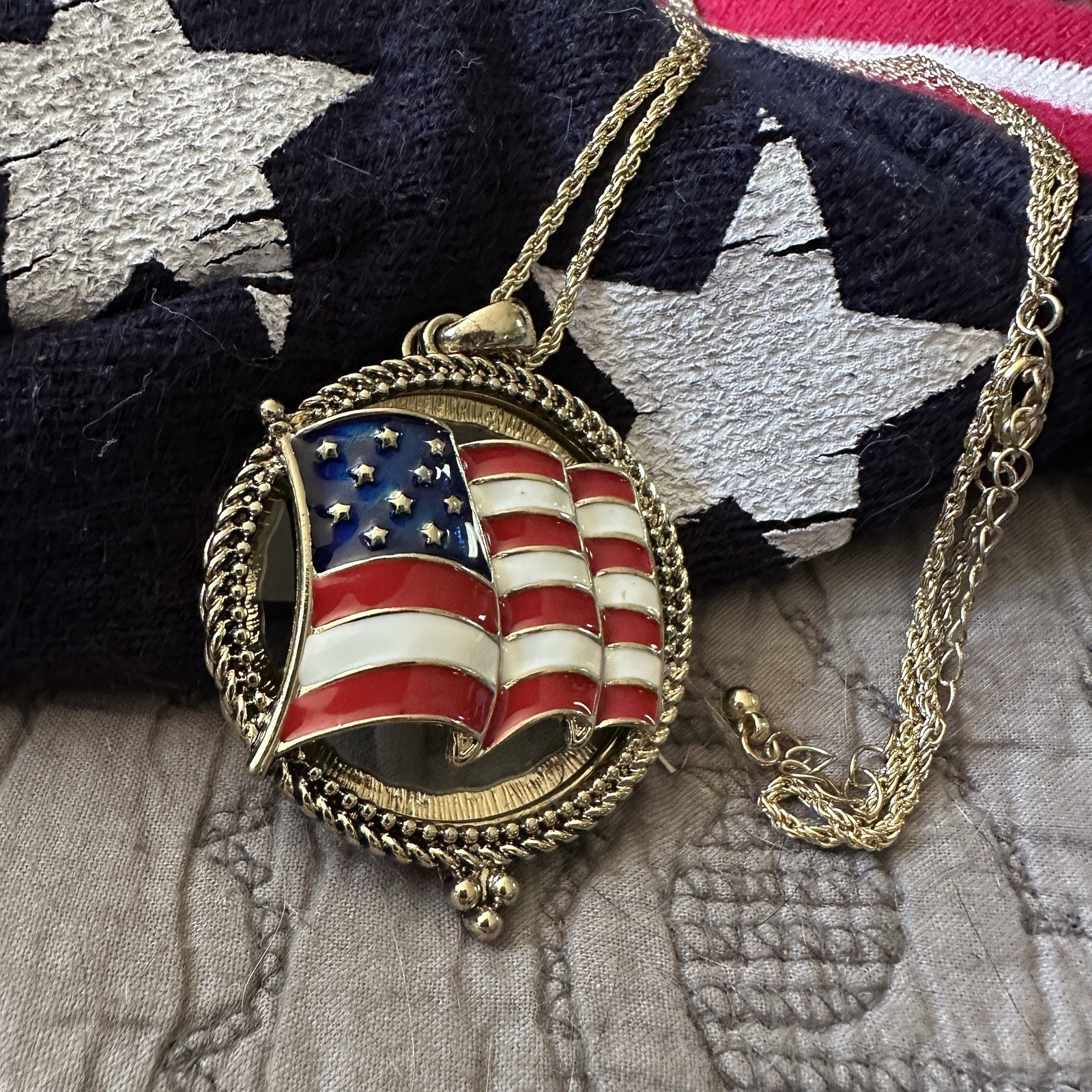 American Flag 6 Times Magnifying Glass Top Sliding Magnet Pendant Necklace