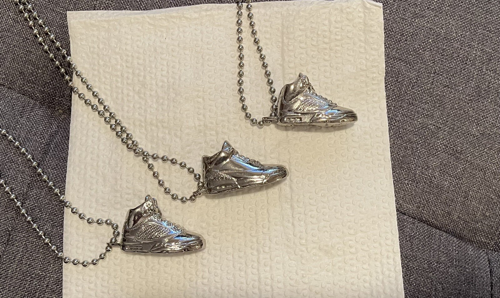 AUTHENTIC NIKE AIR JORDAN 5 necklace and pendant 1 11 3 Dunk SB Yeezy Force One