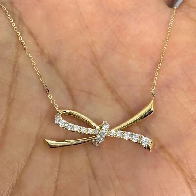Pretty Knot Style Pendant 1Ct Round Cut Simulated Diamond 14K Yellow Gold Plated