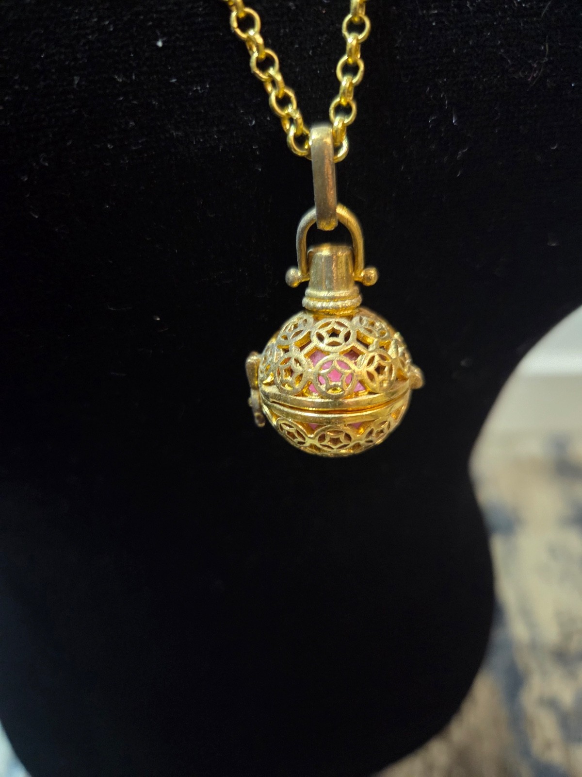 ✨ BEAUTIFUL VTG Harmony Ball Angel Caller Filigree Pendant Necklace 🎶
