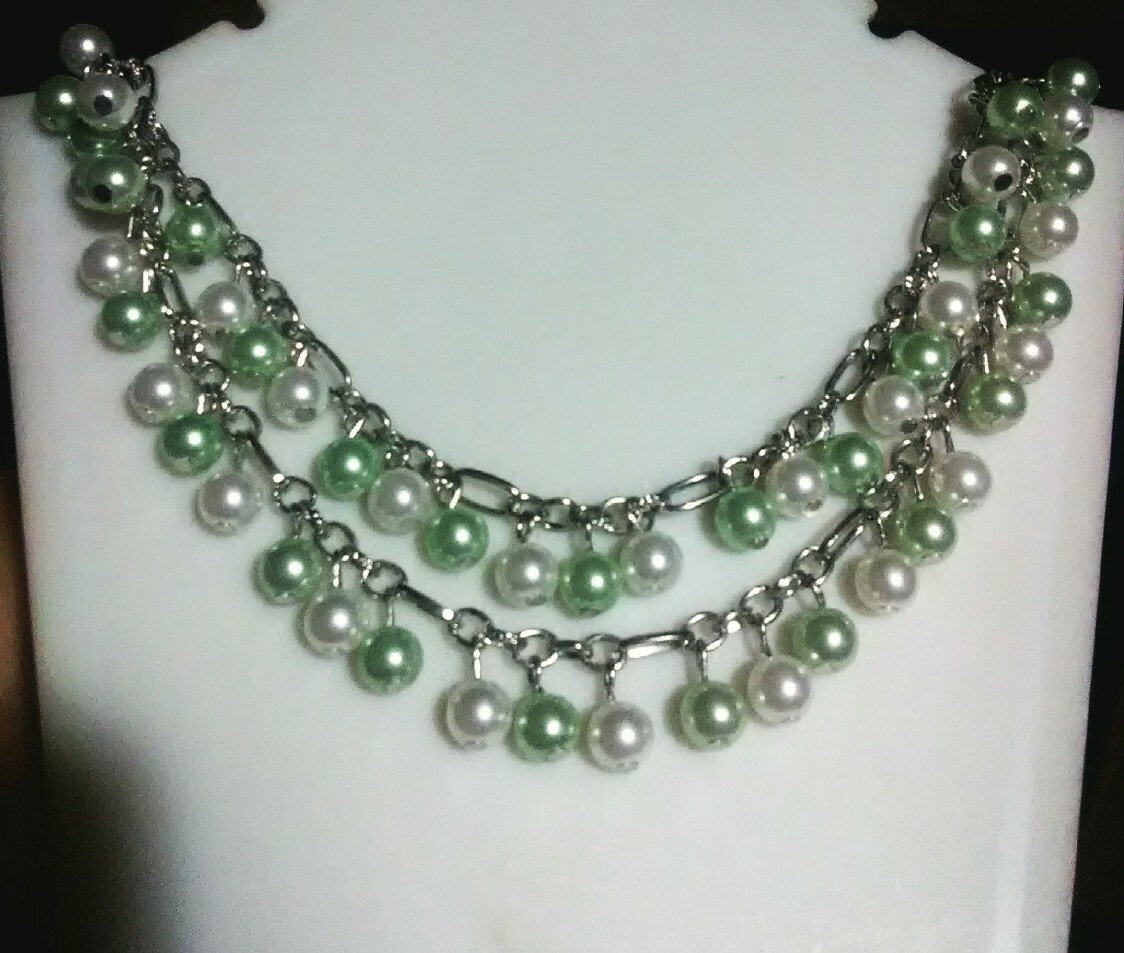 2 Layer Drops Faux PEARL Necklace Green & White great for Christmas or anytime