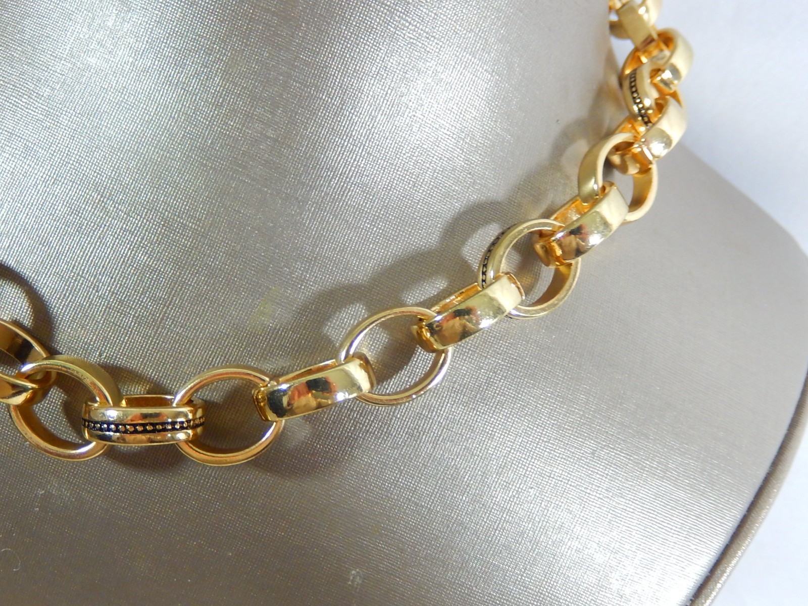 VTG CHUNKY OVAL ROLO LINK W BLACK ENAMEL DESIGN TONE 19″ NECKLACE SIGNED LS