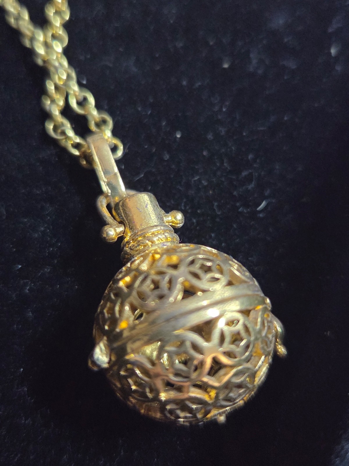 ✨ BEAUTIFUL VTG Harmony Ball Angel Caller Filigree Pendant Necklace 🎶
