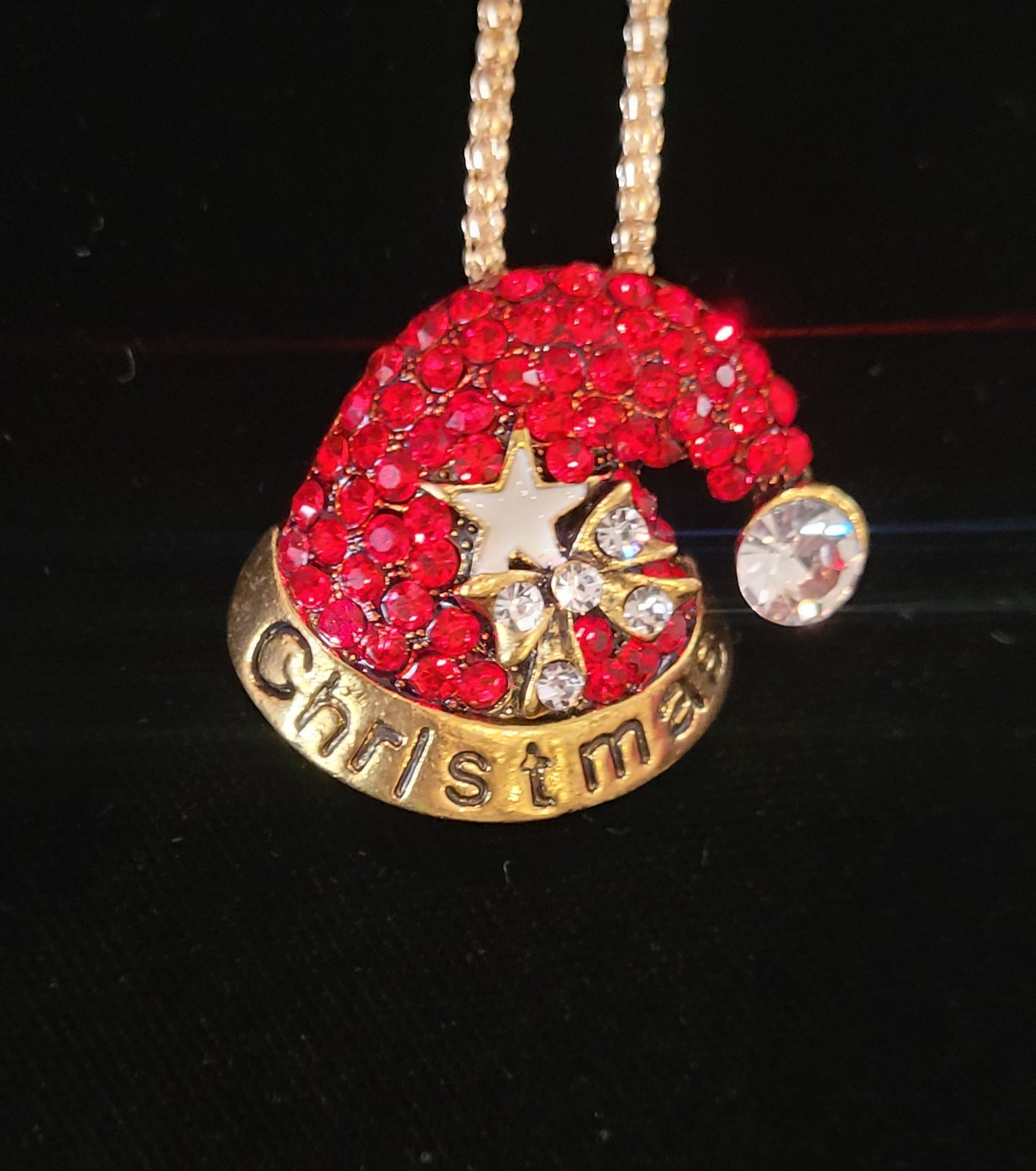 3D BETSEY JOHNSON CHRISTMAS CRYSTAL SANTA HAT STAR PENDANT NECKLACE BOX INCLUDED