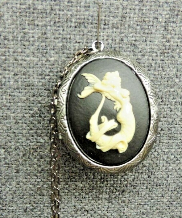 Mermaid Locket w Necklace 1 1/2″ Across Fantasy Photo White w Black Jewelry