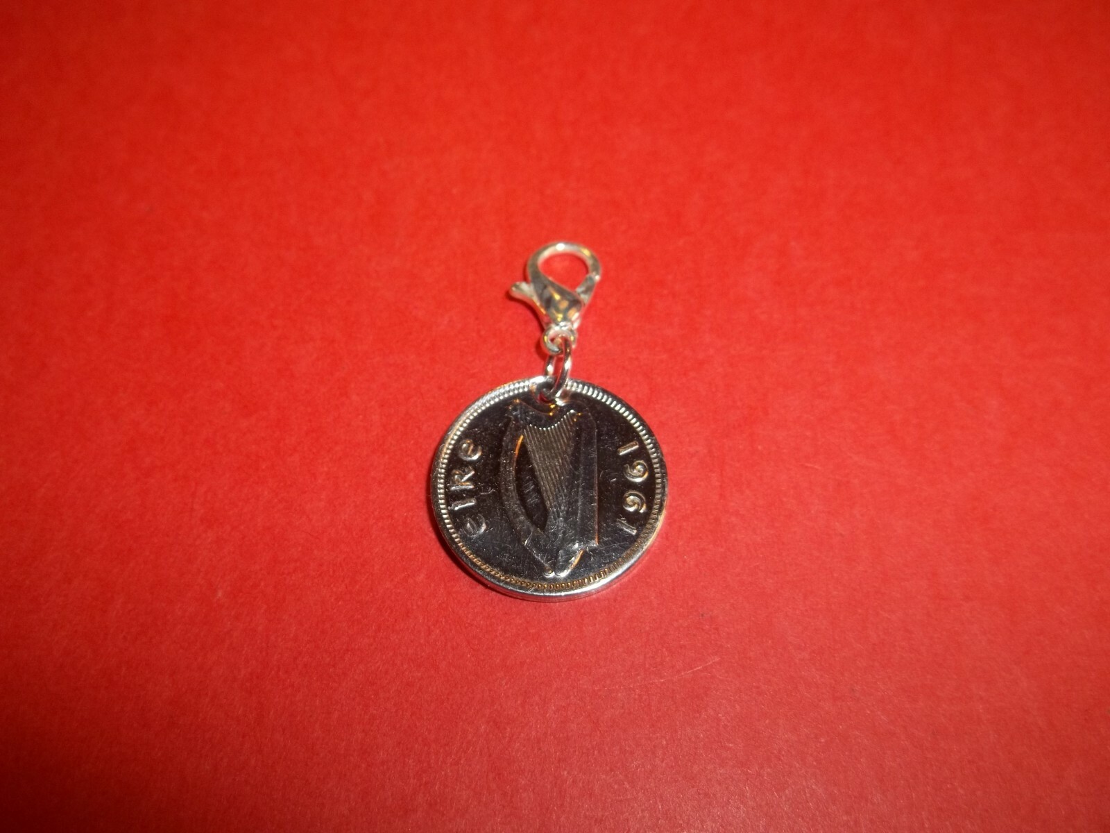 THREE PENNY COIN – IRISH HARE – HIGHLY POLISHED PENDANT / CHARM – 1942 to 1968