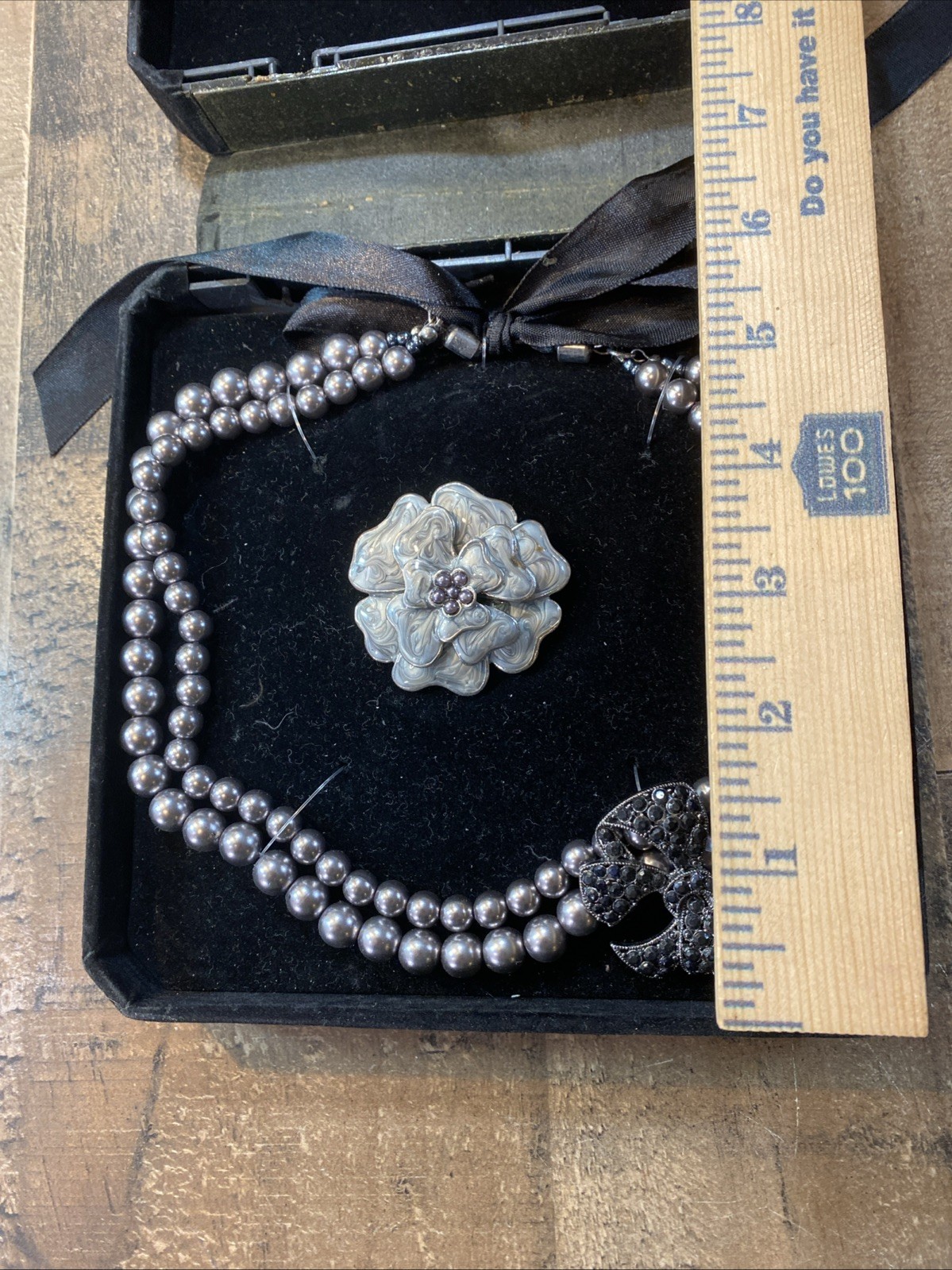 Vtg 80s Women’s Imitation Faux Pearl Rhinestone Necklace Ribbon Brooch Gray