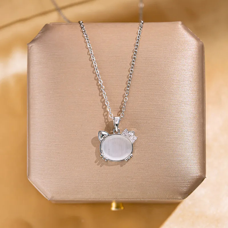 Elegant Shell Elk Necklace 18K Gold Plated Stainless Steel