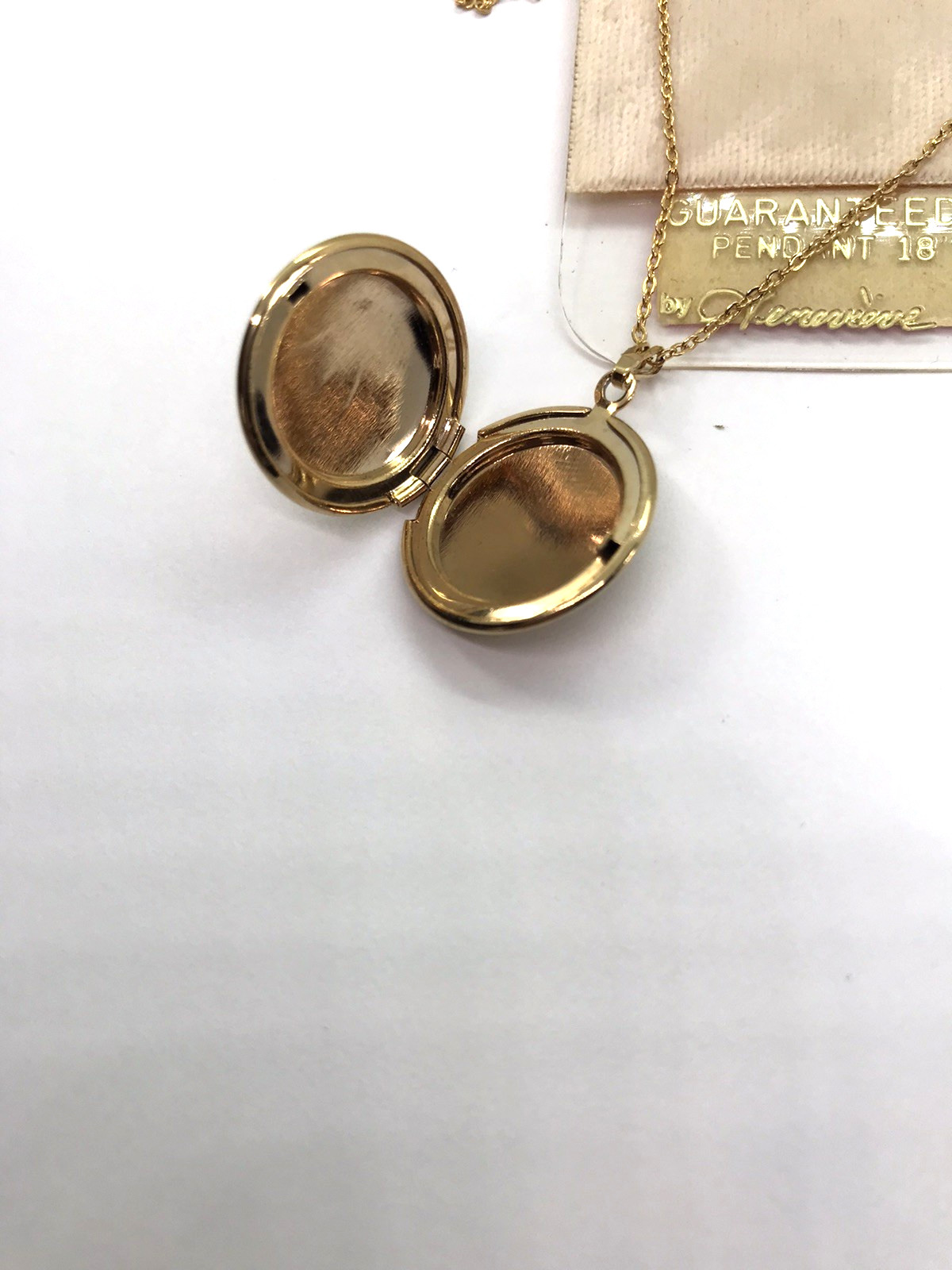 Vintage Gold Tone Photo Locket Necklace Etched Round original card