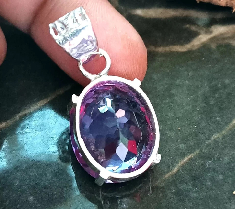 Natural Alexandrite Pendant Bi-Color Gemston,925 Sterling Silver Pendant 28 Ct