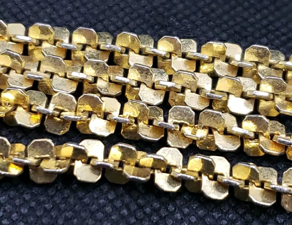 Unique Goldtone 36″ Margarita Link Chain Necklace Criss-cross Panel Chain