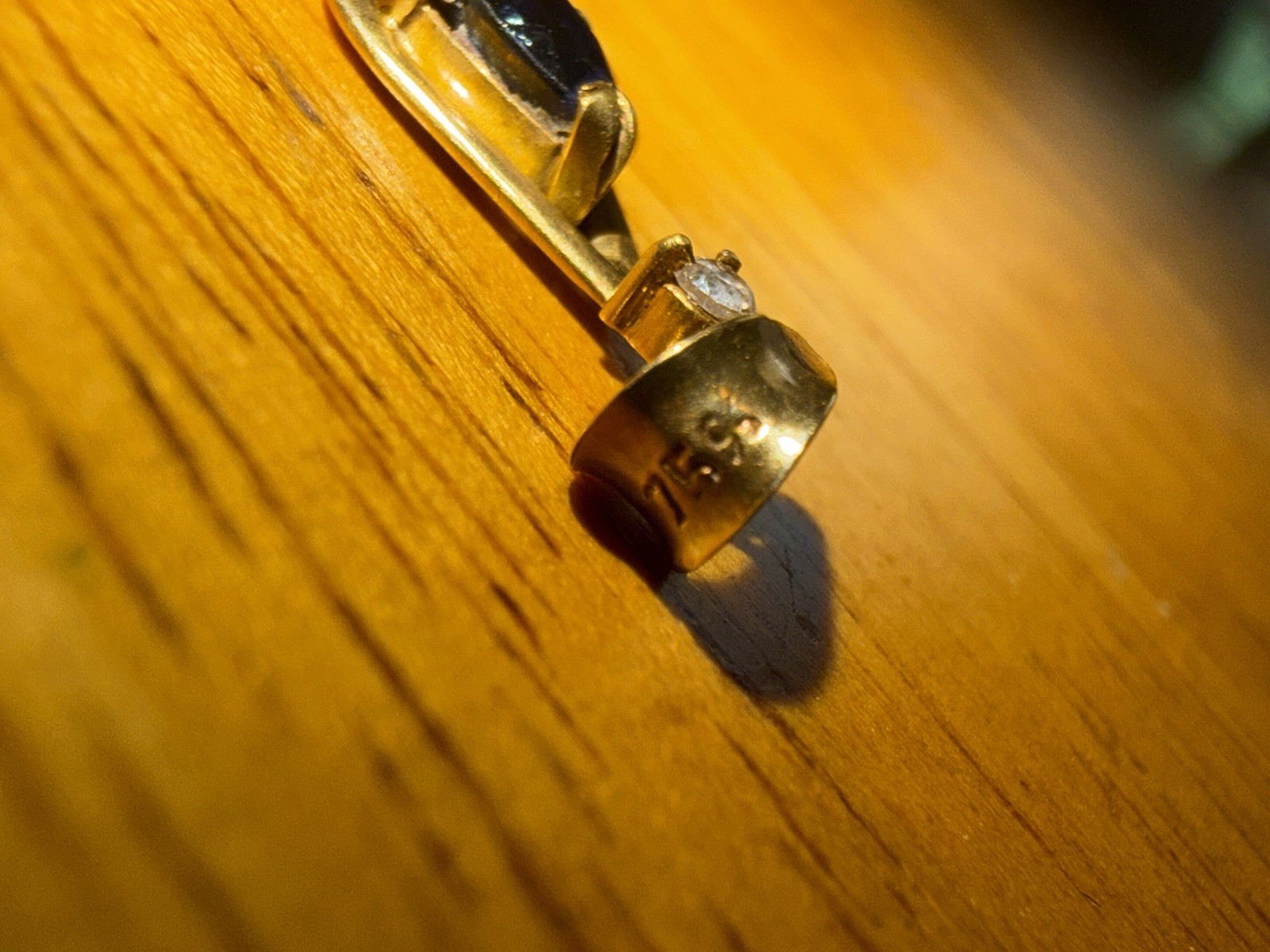 18k yellow gold teardrop pendant with natural sapphire and diamond.